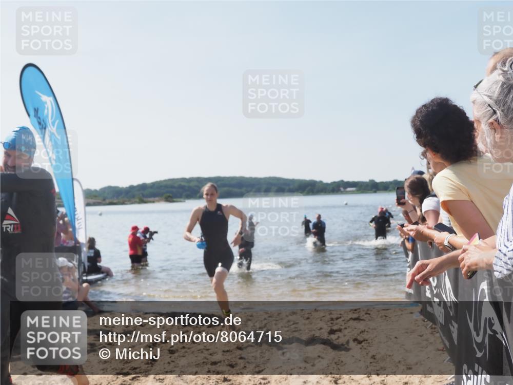 22.06.2025 - Viking Triathlon MichiJ http://msf.ph/oto/8064715 22.06.2025 10:29:14 Schwimmen 7, 11, 12, 30, 33, 200, 243, 310, 458, 652 meine-sportfotos.de