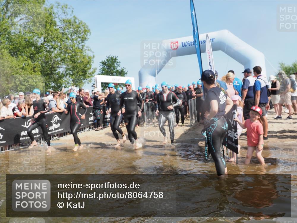 22.06.2025 - Viking Triathlon KatJ http://msf.ph/oto/8064758 22.06.2025 10:04:53 Schwimmen 29, 70, 72, 86, 248, 254, 281, 295, 312, 316, 362, 394, 411, 509, 515, 527 meine-sportfotos.de