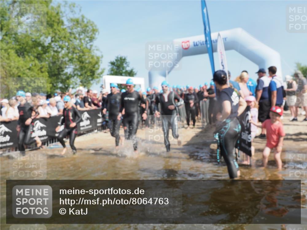 22.06.2025 - Viking Triathlon KatJ http://msf.ph/oto/8064763 22.06.2025 10:04:53 Schwimmen 29, 70, 72, 86, 248, 254, 281, 295, 312, 316, 362, 394, 411, 509, 515, 527 meine-sportfotos.de