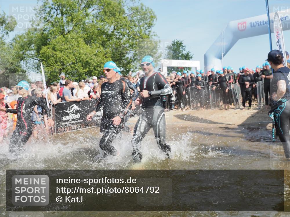 22.06.2025 - Viking Triathlon KatJ http://msf.ph/oto/8064792 22.06.2025 10:04:55 Schwimmen 29, 70, 72, 197, 248, 254, 295, 362, 394, 411, 416, 423, 509, 527, 620 meine-sportfotos.de