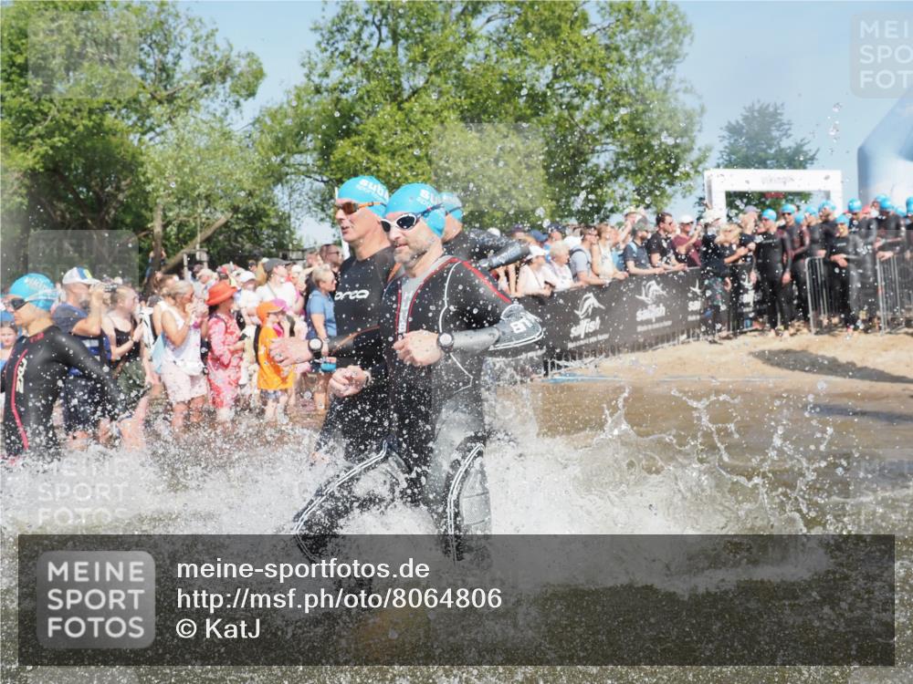 22.06.2025 - Viking Triathlon KatJ http://msf.ph/oto/8064806 22.06.2025 10:04:55 Schwimmen 29, 70, 72, 197, 248, 254, 295, 362, 394, 411, 416, 423, 509, 527, 620 meine-sportfotos.de