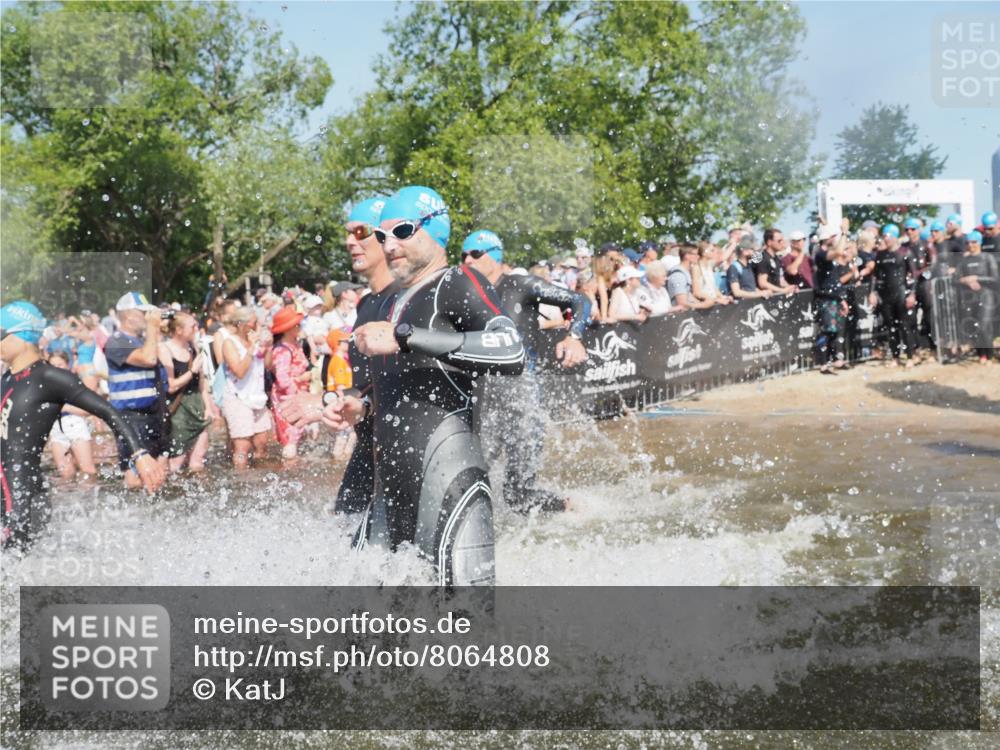 22.06.2025 - Viking Triathlon KatJ http://msf.ph/oto/8064808 22.06.2025 10:04:55 Schwimmen 29, 70, 72, 197, 248, 254, 295, 362, 394, 411, 416, 423, 509, 527, 620 meine-sportfotos.de
