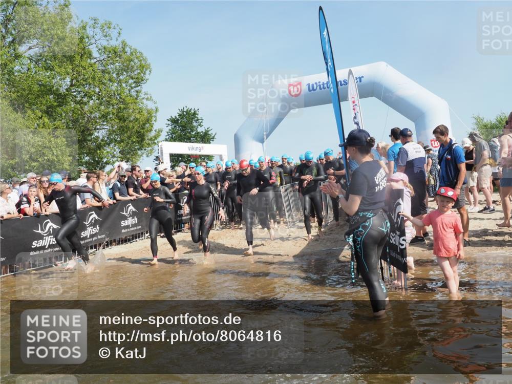 22.06.2025 - Viking Triathlon KatJ http://msf.ph/oto/8064816 22.06.2025 10:04:57 Schwimmen 29, 70, 72, 197, 248, 254, 295, 362, 394, 411, 416, 423, 509, 527, 620 meine-sportfotos.de