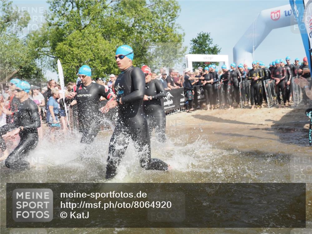 22.06.2025 - Viking Triathlon KatJ http://msf.ph/oto/8064920 22.06.2025 10:05:04 Schwimmen 197, 232, 254, 362, 386, 388, 394, 395, 407, 416, 423, 500, 527, 605, 620 meine-sportfotos.de