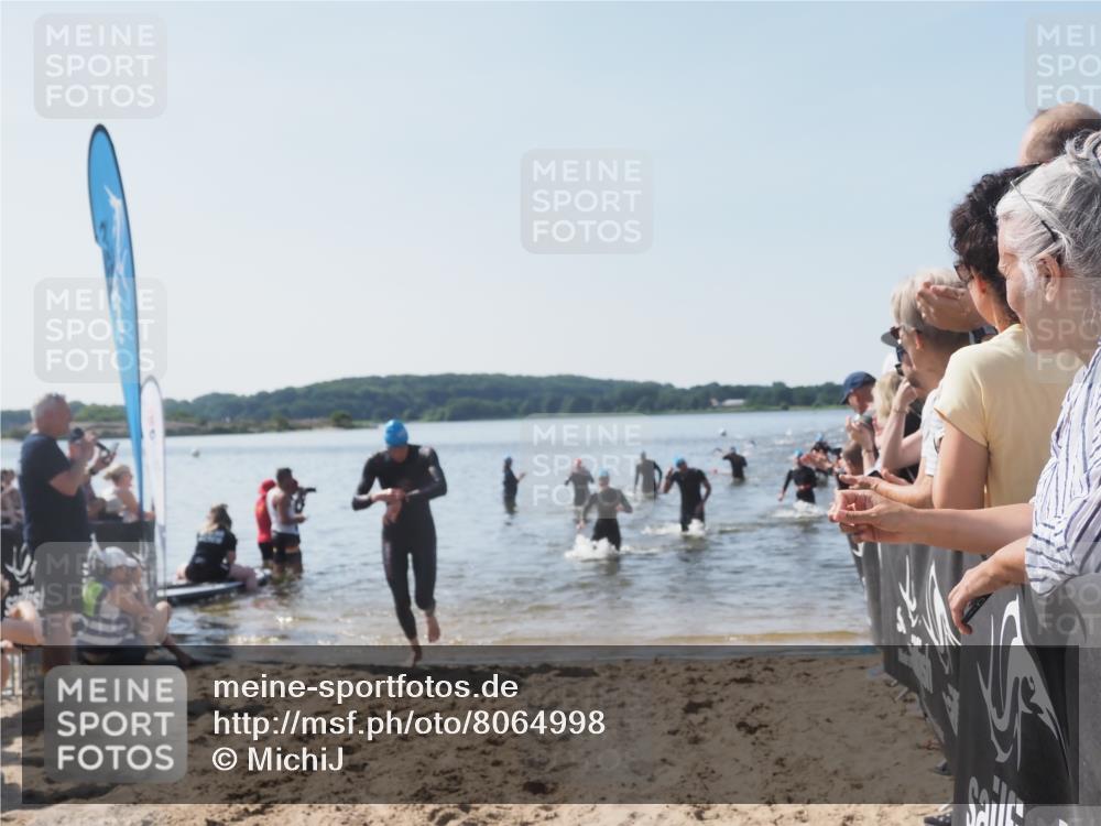 22.06.2025 - Viking Triathlon MichiJ http://msf.ph/oto/8064998 22.06.2025 10:30:08 Schwimmen 132, 175, 203, 264, 374, 381, 491, 626 meine-sportfotos.de