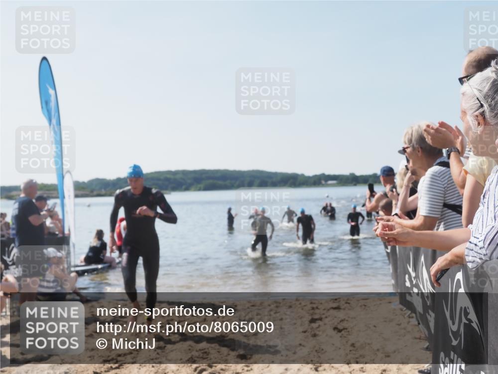 22.06.2025 - Viking Triathlon MichiJ http://msf.ph/oto/8065009 22.06.2025 10:30:09 Schwimmen 132, 175, 203, 264, 374, 381, 491, 626 meine-sportfotos.de