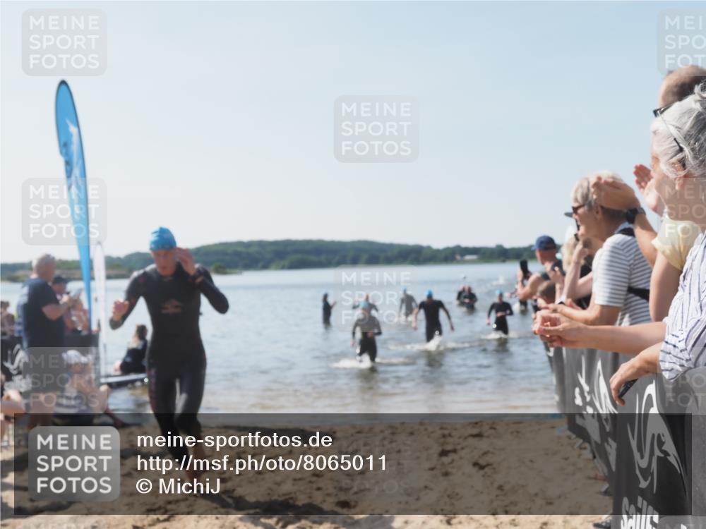 22.06.2025 - Viking Triathlon MichiJ http://msf.ph/oto/8065011 22.06.2025 10:30:09 Schwimmen 132, 175, 203, 264, 374, 381, 491, 626 meine-sportfotos.de