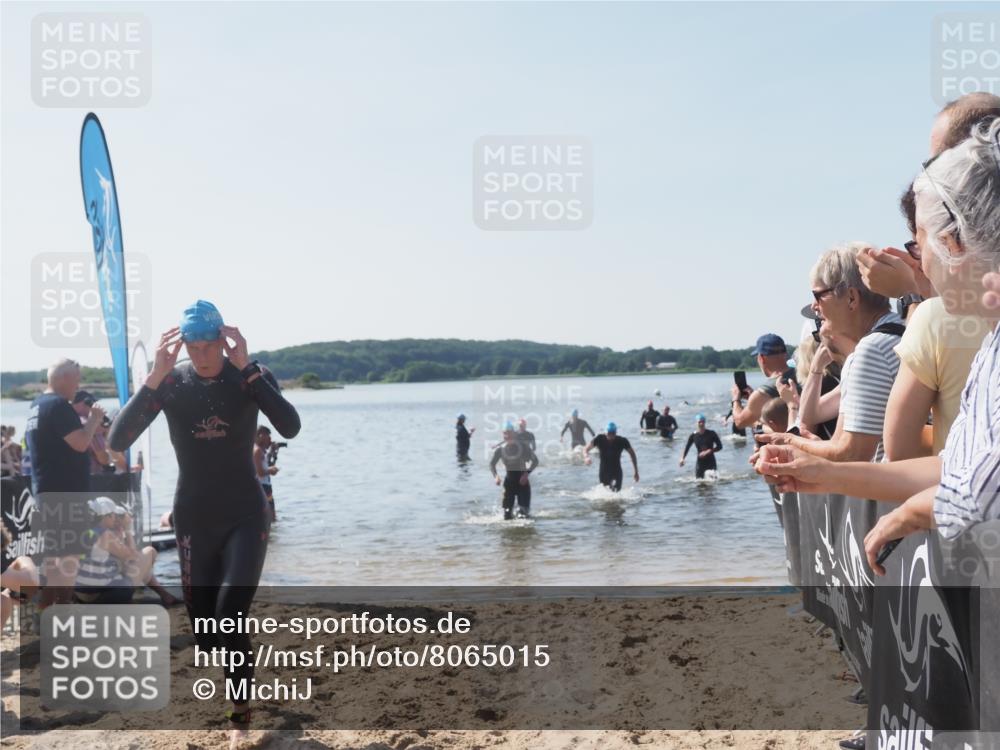 22.06.2025 - Viking Triathlon MichiJ http://msf.ph/oto/8065015 22.06.2025 10:30:09 Schwimmen 132, 175, 203, 264, 374, 381, 491, 626 meine-sportfotos.de