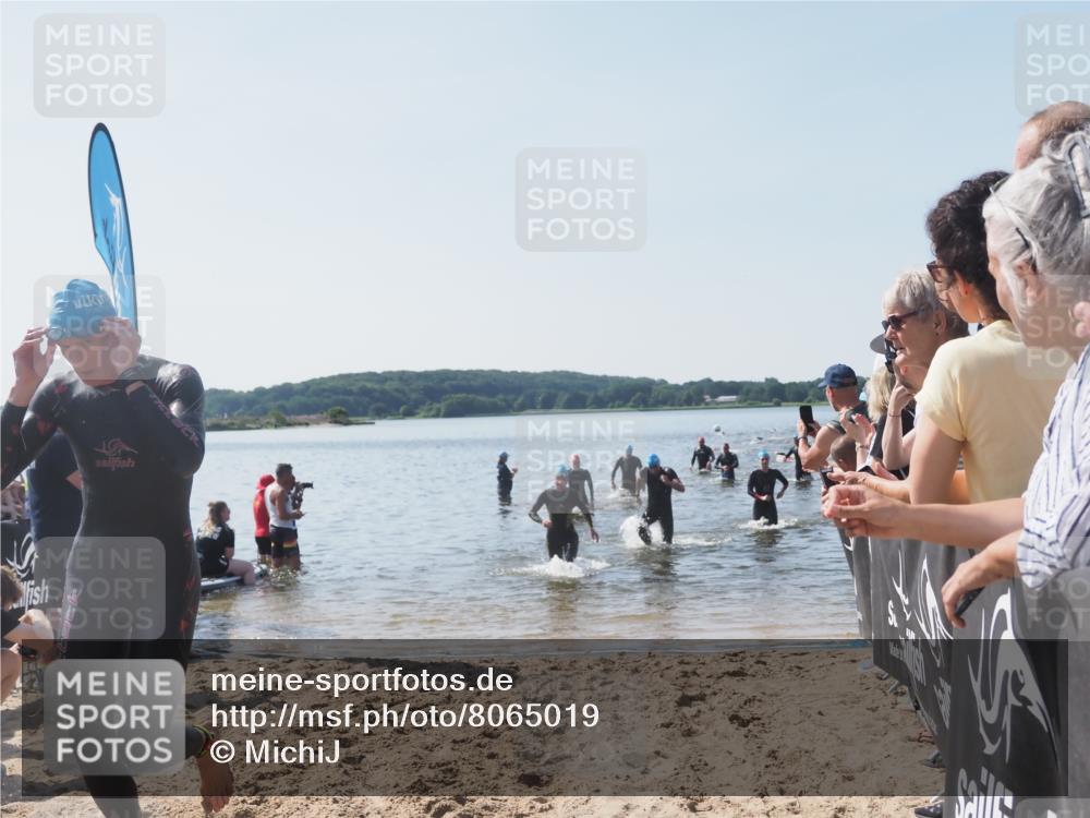 22.06.2025 - Viking Triathlon MichiJ http://msf.ph/oto/8065019 22.06.2025 10:30:10 Schwimmen 132, 175, 203, 264, 374, 381, 491, 626 meine-sportfotos.de