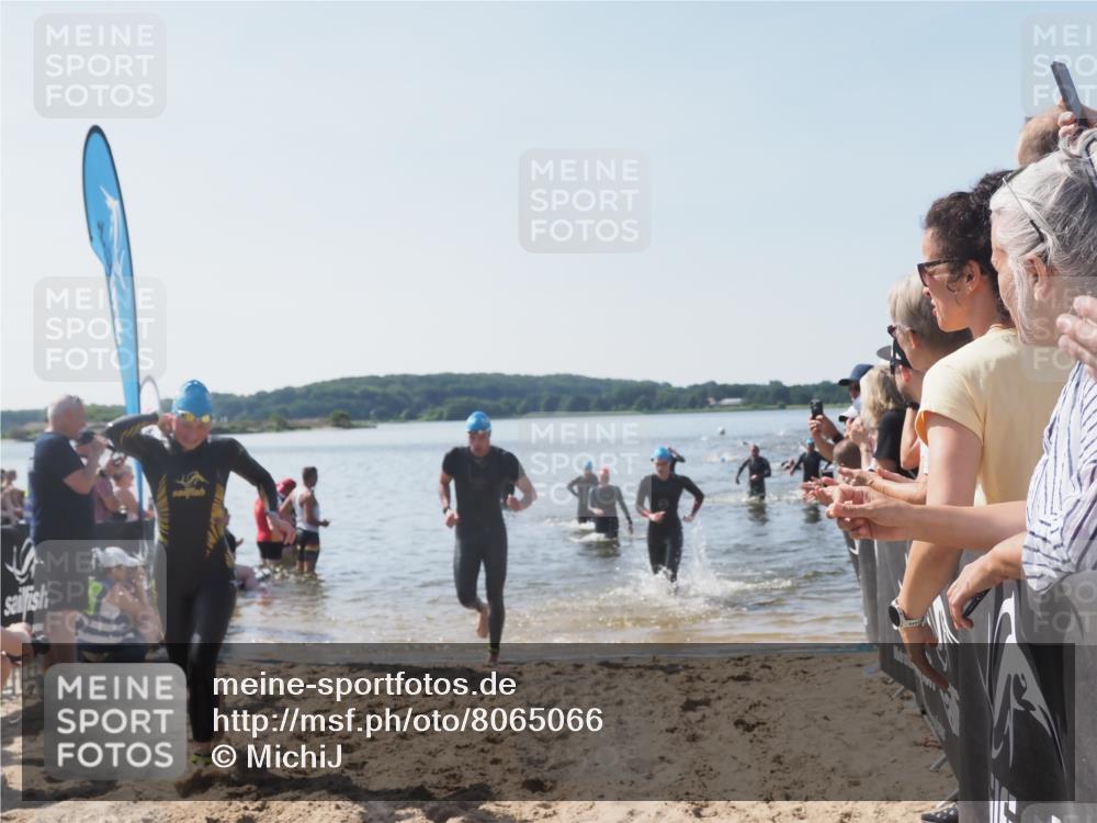 22.06.2025 - Viking Triathlon MichiJ http://msf.ph/oto/8065066 22.06.2025 10:30:15 Schwimmen 132, 175, 203, 374, 381, 491, 626, 643 meine-sportfotos.de