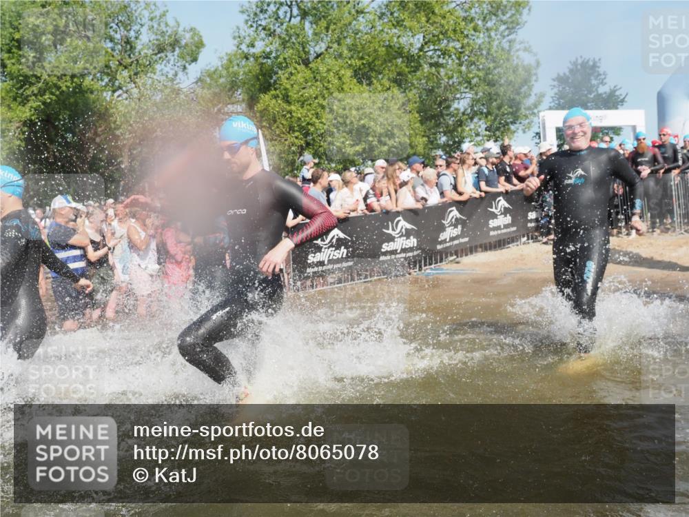 22.06.2025 - Viking Triathlon KatJ http://msf.ph/oto/8065078 22.06.2025 10:05:20 Schwimmen 57, 59, 61, 138, 171, 172, 228, 314, 346, 389, 418, 437, 536, 601, 655 meine-sportfotos.de