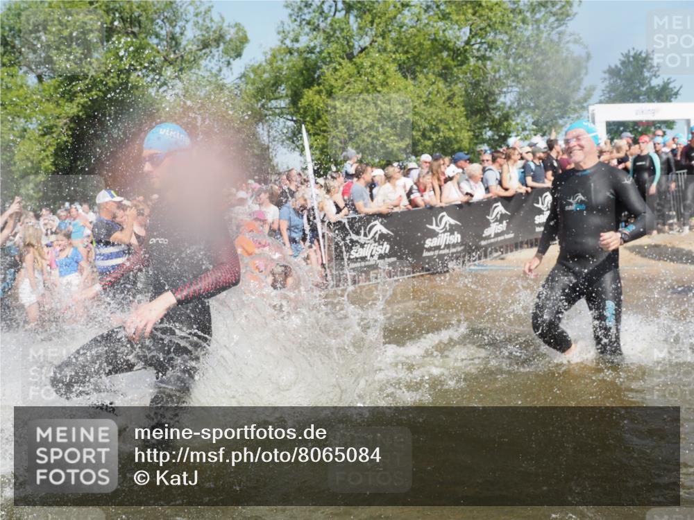 22.06.2025 - Viking Triathlon KatJ http://msf.ph/oto/8065084 22.06.2025 10:05:20 Schwimmen 57, 59, 61, 138, 171, 172, 228, 314, 346, 389, 418, 437, 536, 601, 655 meine-sportfotos.de