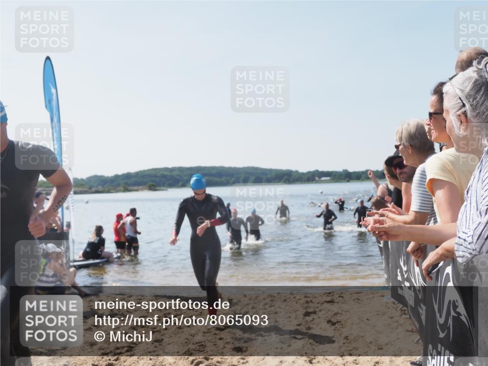 22.06.2025 - Viking Triathlon MichiJ http://msf.ph/oto/8065093 22.06.2025 10:30:17 Schwimmen 132, 203, 374, 381, 491, 626, 643 meine-sportfotos.de
