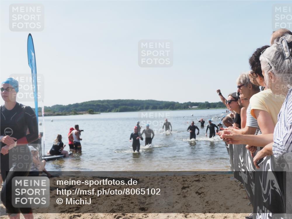 22.06.2025 - Viking Triathlon MichiJ http://msf.ph/oto/8065102 22.06.2025 10:30:19 Schwimmen 132, 374, 381, 393, 491, 626, 643 meine-sportfotos.de