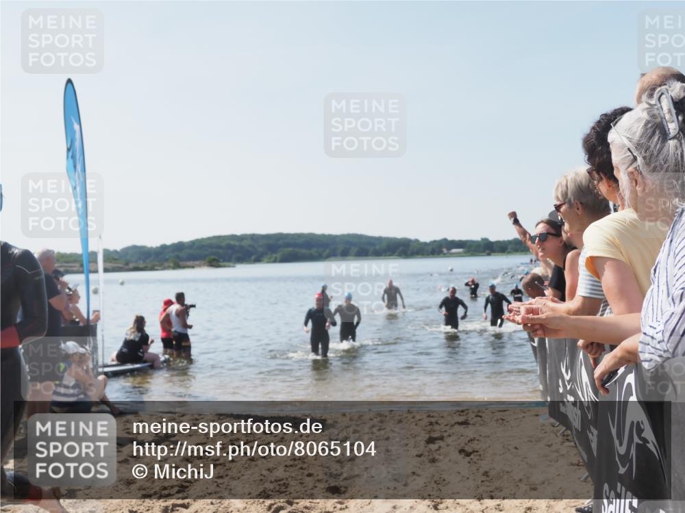 22.06.2025 - Viking Triathlon MichiJ http://msf.ph/oto/8065104 22.06.2025 10:30:19 Schwimmen 132, 374, 381, 393, 491, 626, 643 meine-sportfotos.de