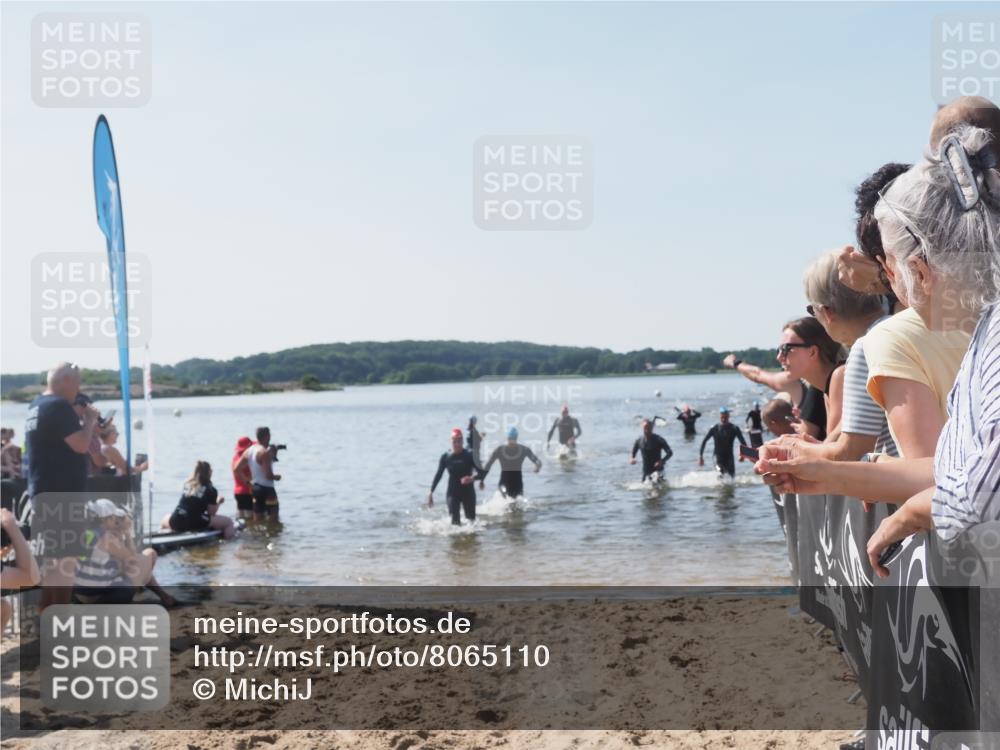 22.06.2025 - Viking Triathlon MichiJ http://msf.ph/oto/8065110 22.06.2025 10:30:19 Schwimmen 132, 374, 381, 393, 491, 626, 643 meine-sportfotos.de