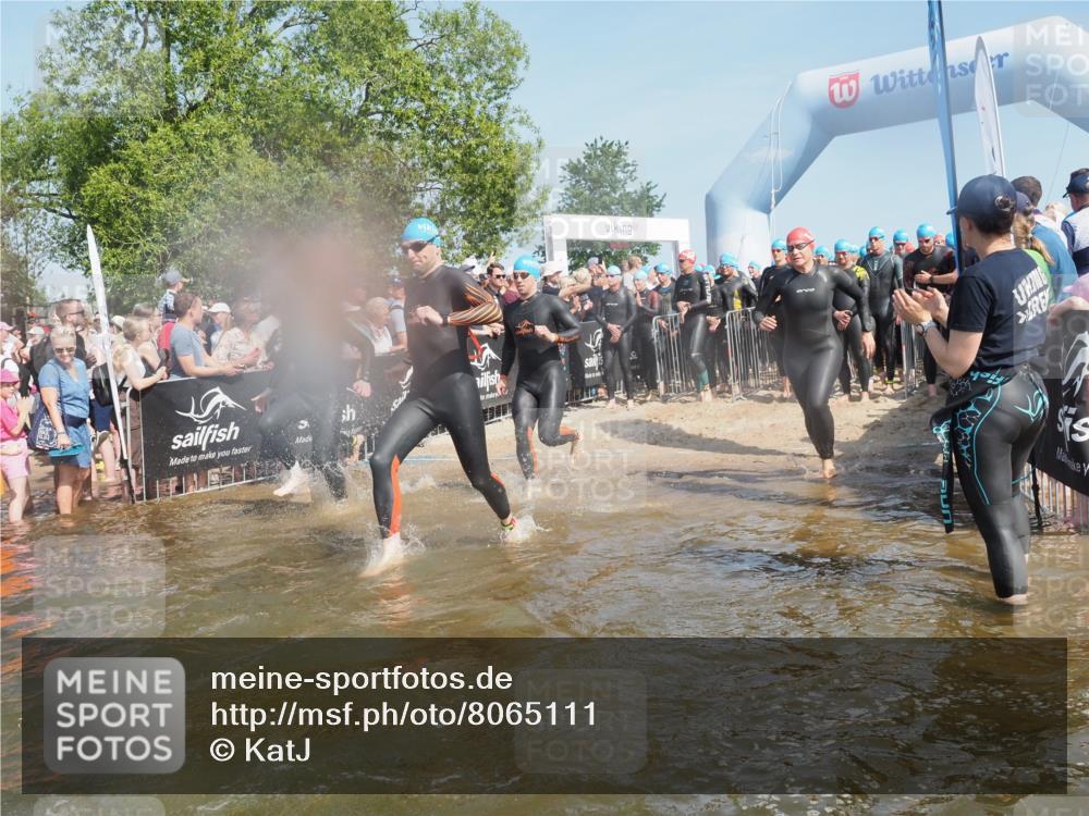 22.06.2025 - Viking Triathlon KatJ http://msf.ph/oto/8065111 22.06.2025 10:05:23 Schwimmen 57, 59, 61, 138, 171, 172, 228, 314, 346, 389, 418, 437, 536, 601, 655 meine-sportfotos.de