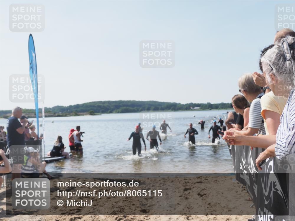 22.06.2025 - Viking Triathlon MichiJ http://msf.ph/oto/8065115 22.06.2025 10:30:20 Schwimmen 132, 381, 393, 491, 626, 643 meine-sportfotos.de