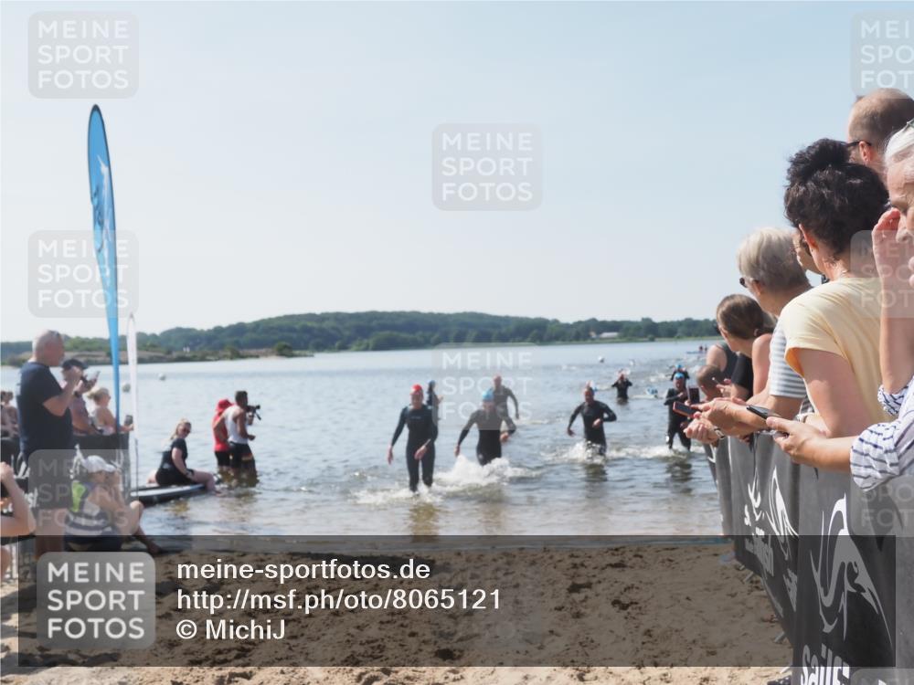 22.06.2025 - Viking Triathlon MichiJ http://msf.ph/oto/8065121 22.06.2025 10:30:21 Schwimmen 132, 381, 393, 491, 626, 643 meine-sportfotos.de