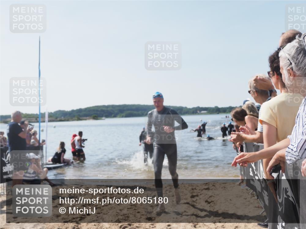 22.06.2025 - Viking Triathlon MichiJ http://msf.ph/oto/8065180 22.06.2025 10:30:27 Schwimmen 13, 132, 381, 393, 491, 551, 643 meine-sportfotos.de