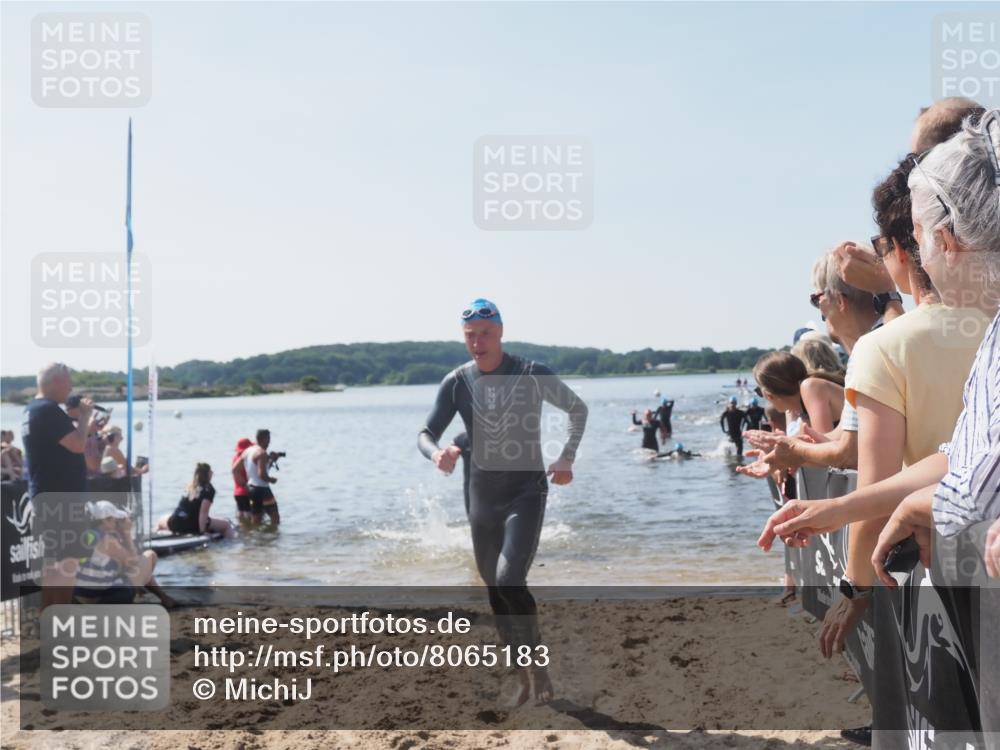 22.06.2025 - Viking Triathlon MichiJ http://msf.ph/oto/8065183 22.06.2025 10:30:27 Schwimmen 13, 132, 381, 393, 491, 551, 643 meine-sportfotos.de