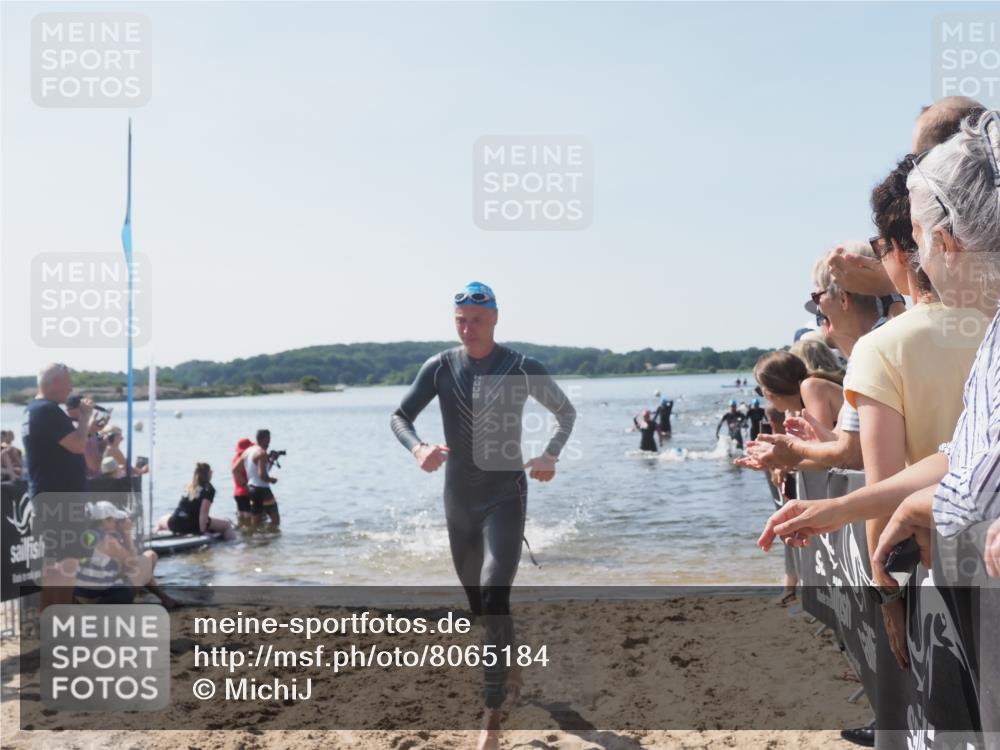 22.06.2025 - Viking Triathlon MichiJ http://msf.ph/oto/8065184 22.06.2025 10:30:28 Schwimmen 13, 381, 393, 551, 643 meine-sportfotos.de
