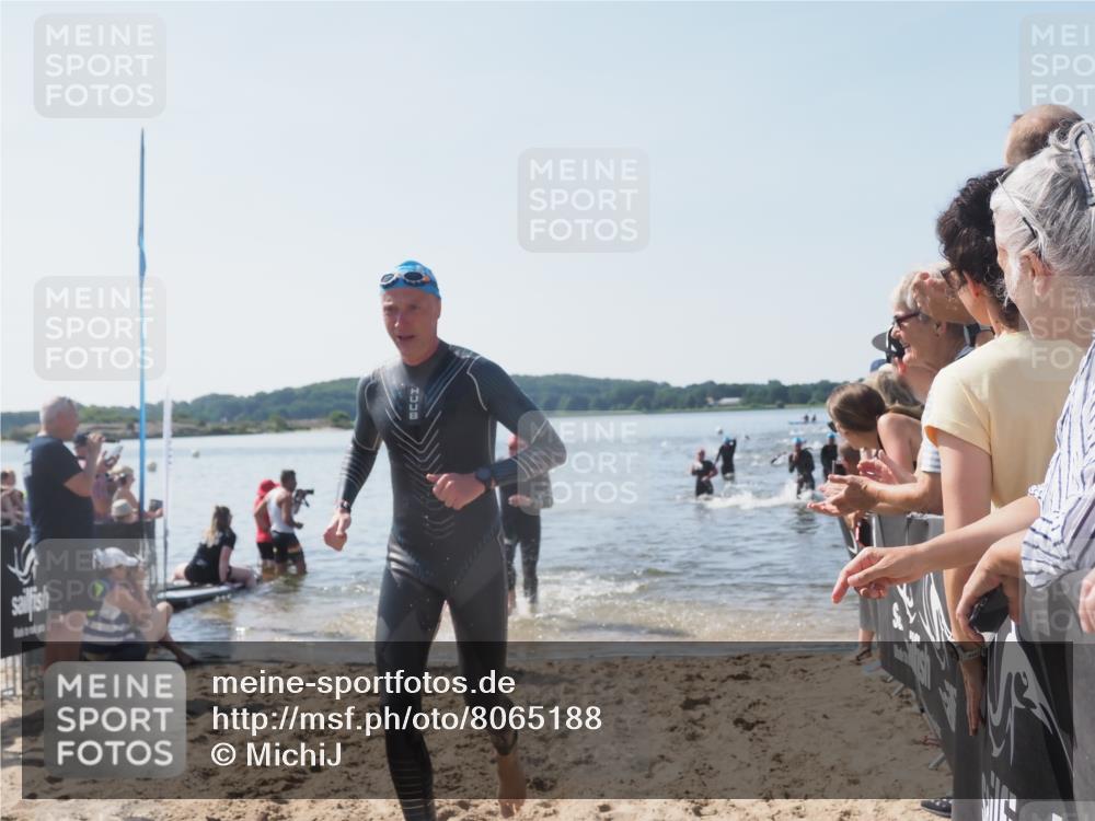 22.06.2025 - Viking Triathlon MichiJ http://msf.ph/oto/8065188 22.06.2025 10:30:28 Schwimmen 13, 381, 393, 551, 643 meine-sportfotos.de