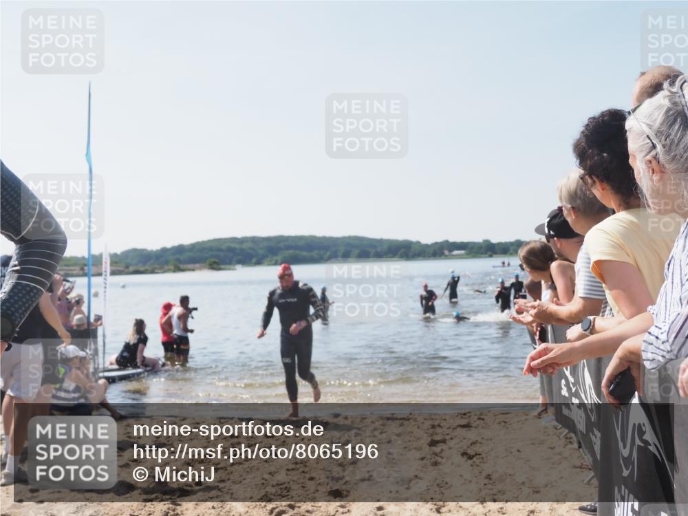 22.06.2025 - Viking Triathlon MichiJ http://msf.ph/oto/8065196 22.06.2025 10:30:29 Schwimmen 13, 381, 393, 551, 643, 651 meine-sportfotos.de
