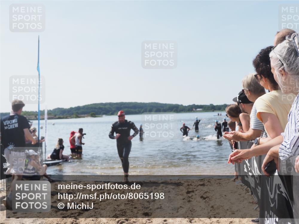 22.06.2025 - Viking Triathlon MichiJ http://msf.ph/oto/8065198 22.06.2025 10:30:29 Schwimmen 13, 381, 393, 551, 643, 651 meine-sportfotos.de