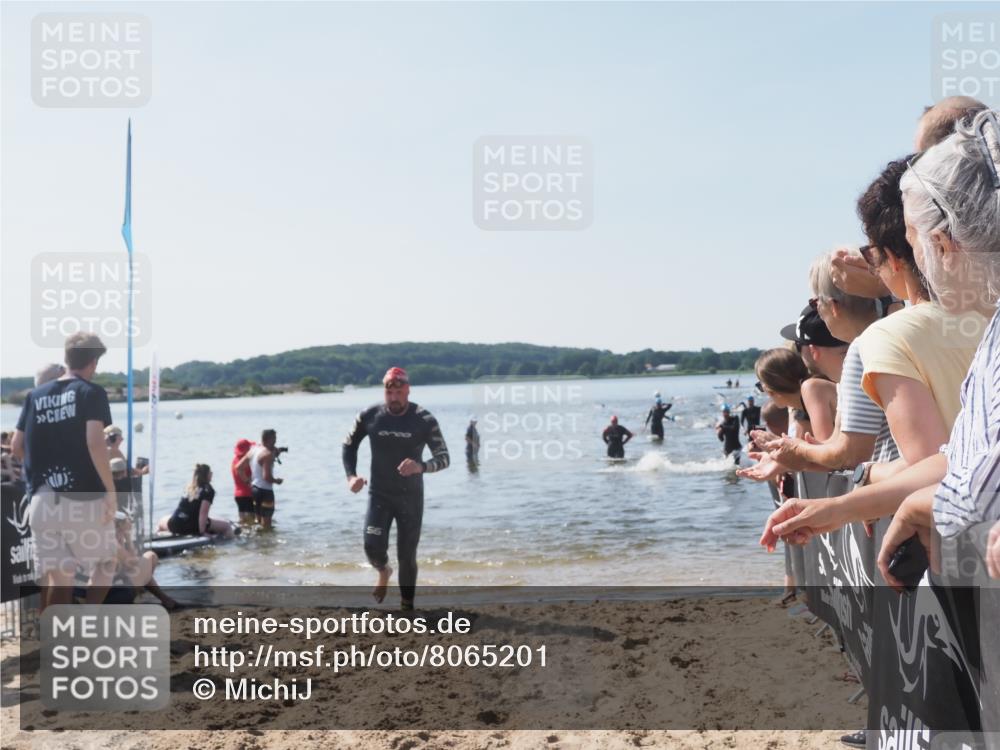 22.06.2025 - Viking Triathlon MichiJ http://msf.ph/oto/8065201 22.06.2025 10:30:29 Schwimmen 13, 381, 393, 551, 643, 651 meine-sportfotos.de