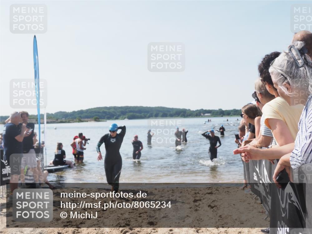 22.06.2025 - Viking Triathlon MichiJ http://msf.ph/oto/8065234 22.06.2025 10:30:41 Schwimmen 13, 188, 444, 551, 630, 651 meine-sportfotos.de