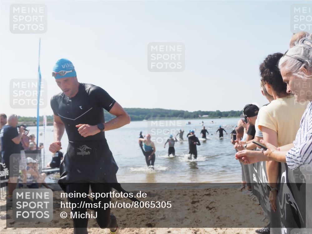 22.06.2025 - Viking Triathlon MichiJ http://msf.ph/oto/8065305 22.06.2025 10:30:53 Schwimmen 45, 162, 188, 347, 444, 510, 630 meine-sportfotos.de