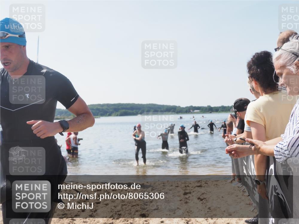 22.06.2025 - Viking Triathlon MichiJ http://msf.ph/oto/8065306 22.06.2025 10:30:54 Schwimmen 45, 162, 347, 352, 444, 510, 630 meine-sportfotos.de