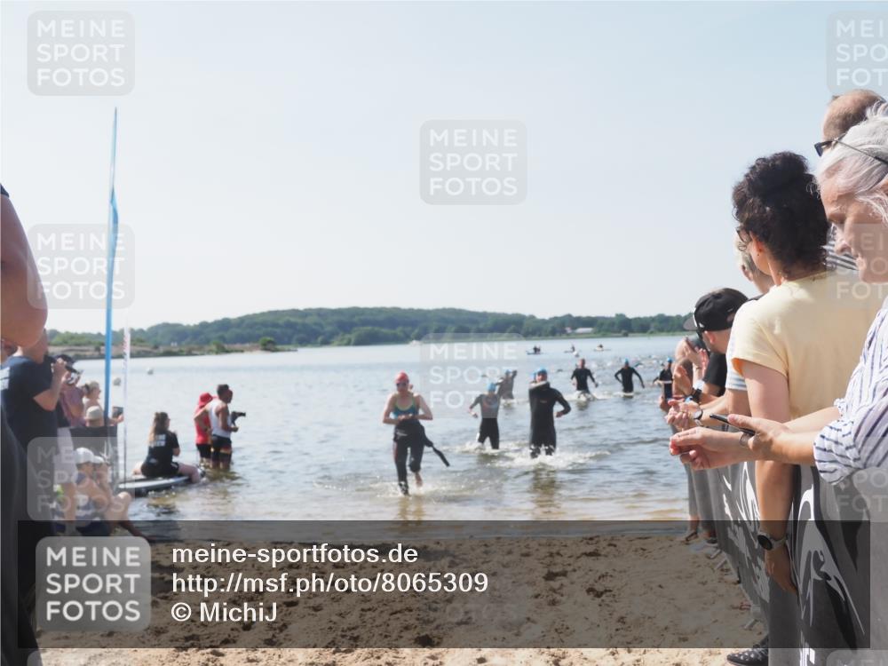 22.06.2025 - Viking Triathlon MichiJ http://msf.ph/oto/8065309 22.06.2025 10:30:54 Schwimmen 45, 162, 347, 352, 444, 510, 630 meine-sportfotos.de