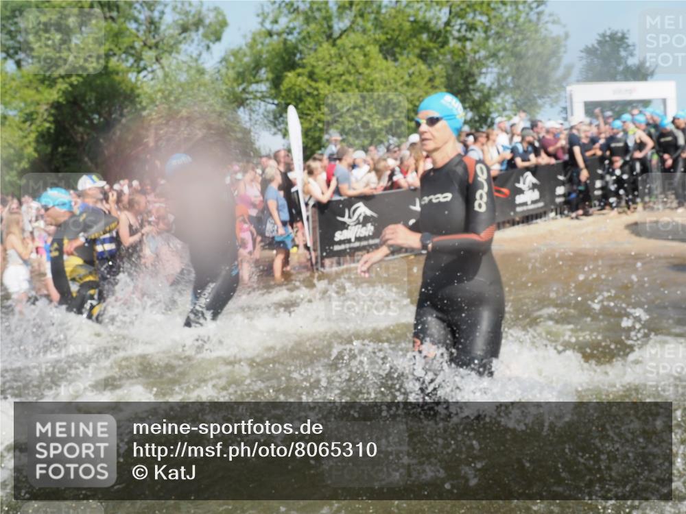 22.06.2025 - Viking Triathlon KatJ http://msf.ph/oto/8065310 22.06.2025 10:05:40 Schwimmen 22, 65, 83, 135, 194, 210, 361, 379, 439, 462, 511, 517, 553, 603, 653 meine-sportfotos.de