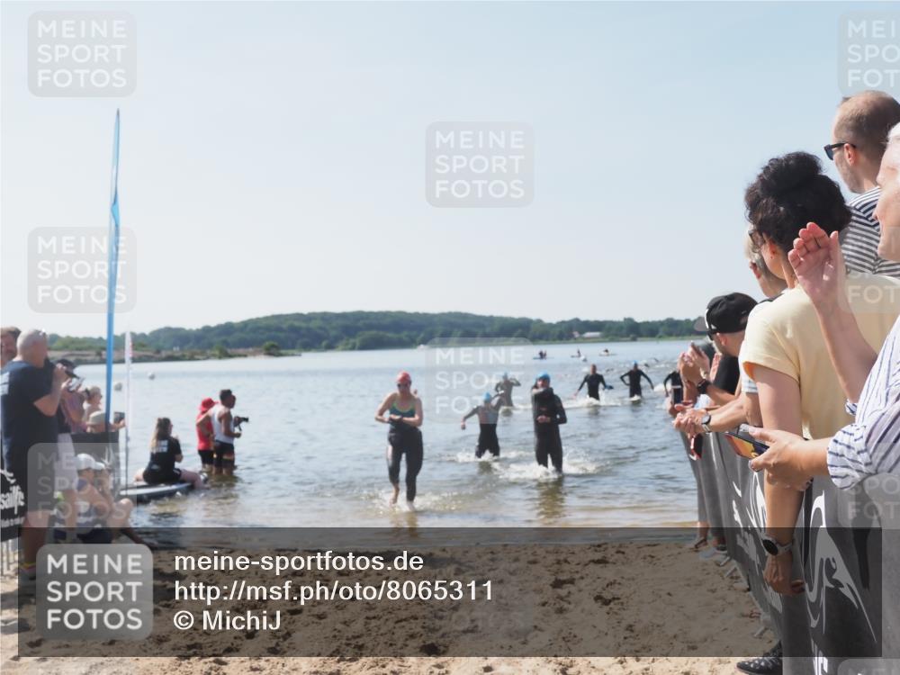 22.06.2025 - Viking Triathlon MichiJ http://msf.ph/oto/8065311 22.06.2025 10:30:54 Schwimmen 45, 162, 347, 352, 444, 510, 630 meine-sportfotos.de