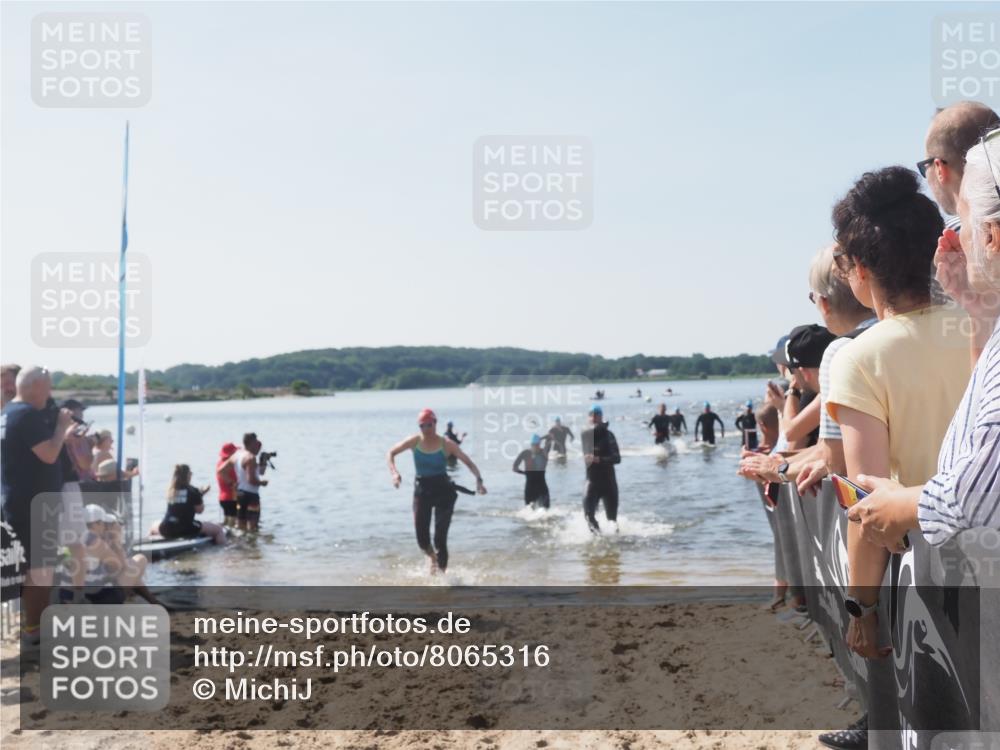 22.06.2025 - Viking Triathlon MichiJ http://msf.ph/oto/8065316 22.06.2025 10:30:55 Schwimmen 45, 162, 347, 352, 444, 510, 630 meine-sportfotos.de