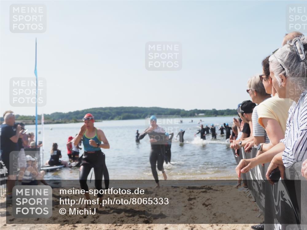 22.06.2025 - Viking Triathlon MichiJ http://msf.ph/oto/8065333 22.06.2025 10:30:57 Schwimmen 45, 162, 237, 347, 352, 444, 510, 549, 630 meine-sportfotos.de