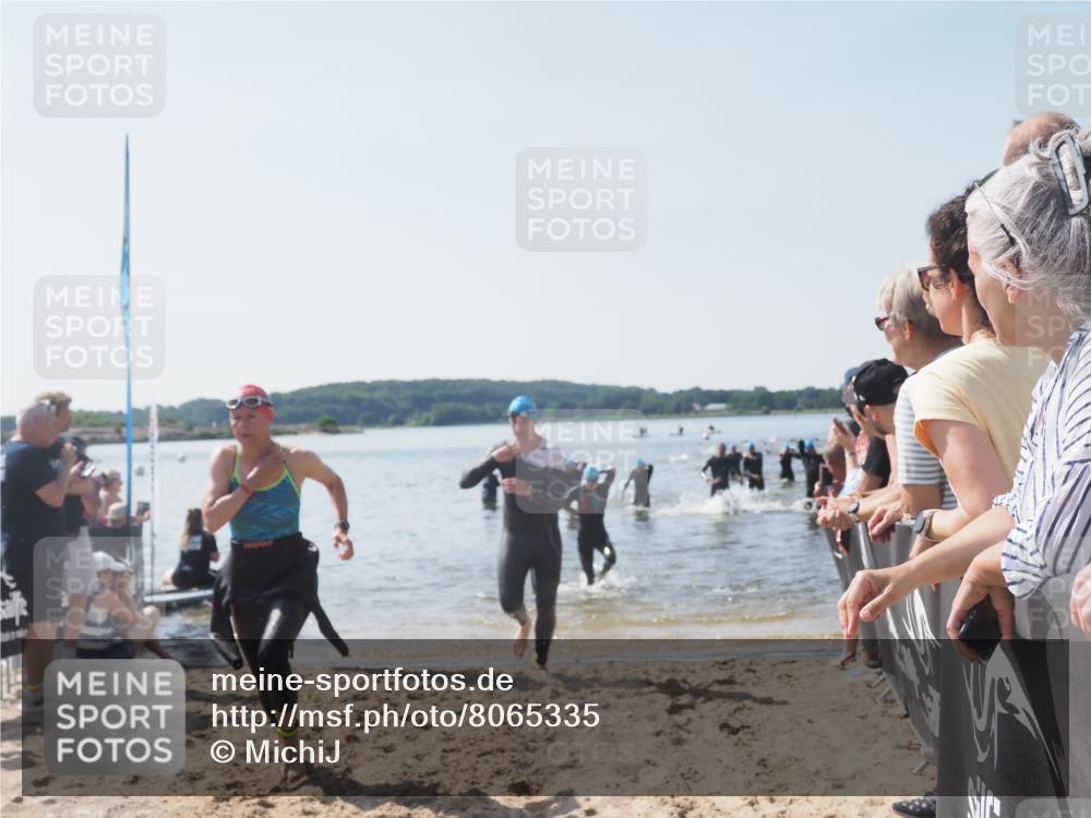 22.06.2025 - Viking Triathlon MichiJ http://msf.ph/oto/8065335 22.06.2025 10:30:57 Schwimmen 45, 162, 237, 347, 352, 444, 510, 549, 630 meine-sportfotos.de