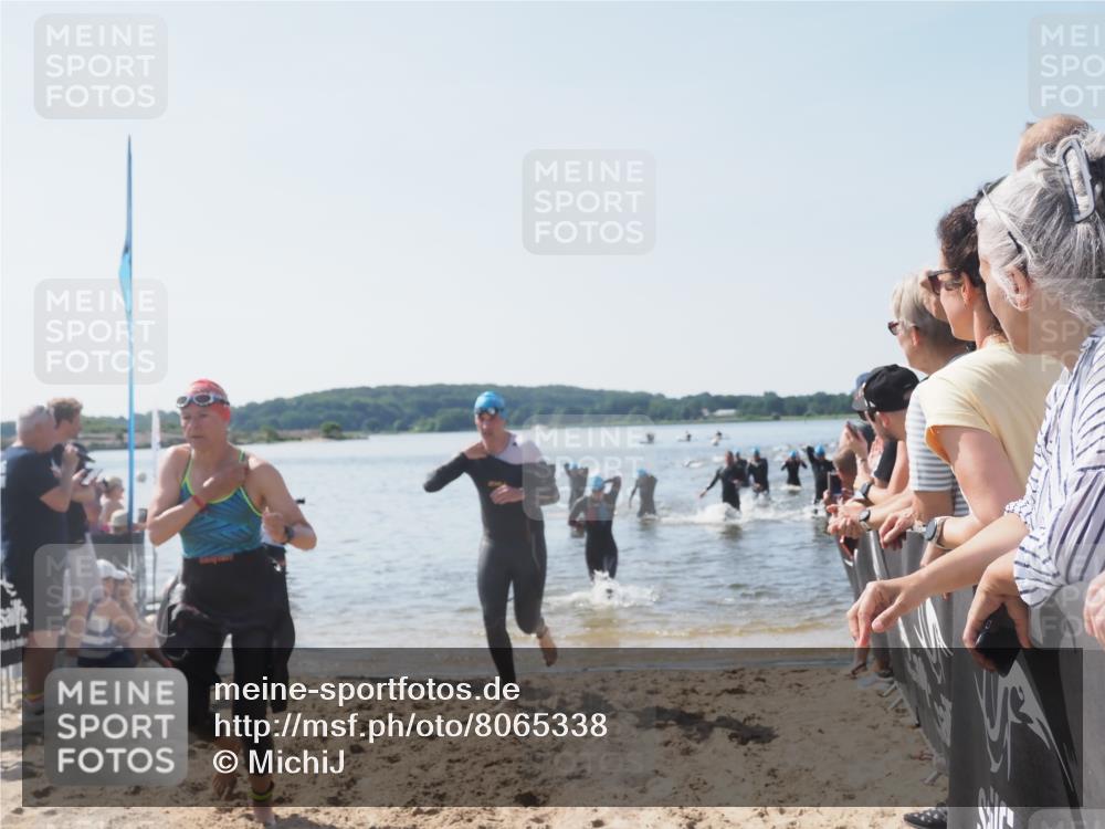 22.06.2025 - Viking Triathlon MichiJ http://msf.ph/oto/8065338 22.06.2025 10:30:58 Schwimmen 45, 162, 237, 347, 352, 444, 510, 549, 630 meine-sportfotos.de