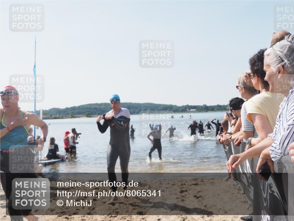 22.06.2025 - Viking Triathlon MichiJ http://msf.ph/oto/8065341 22.06.2025 10:30:58 Schwimmen 45, 162, 237, 347, 352, 444, 510, 549, 630 meine-sportfotos.de