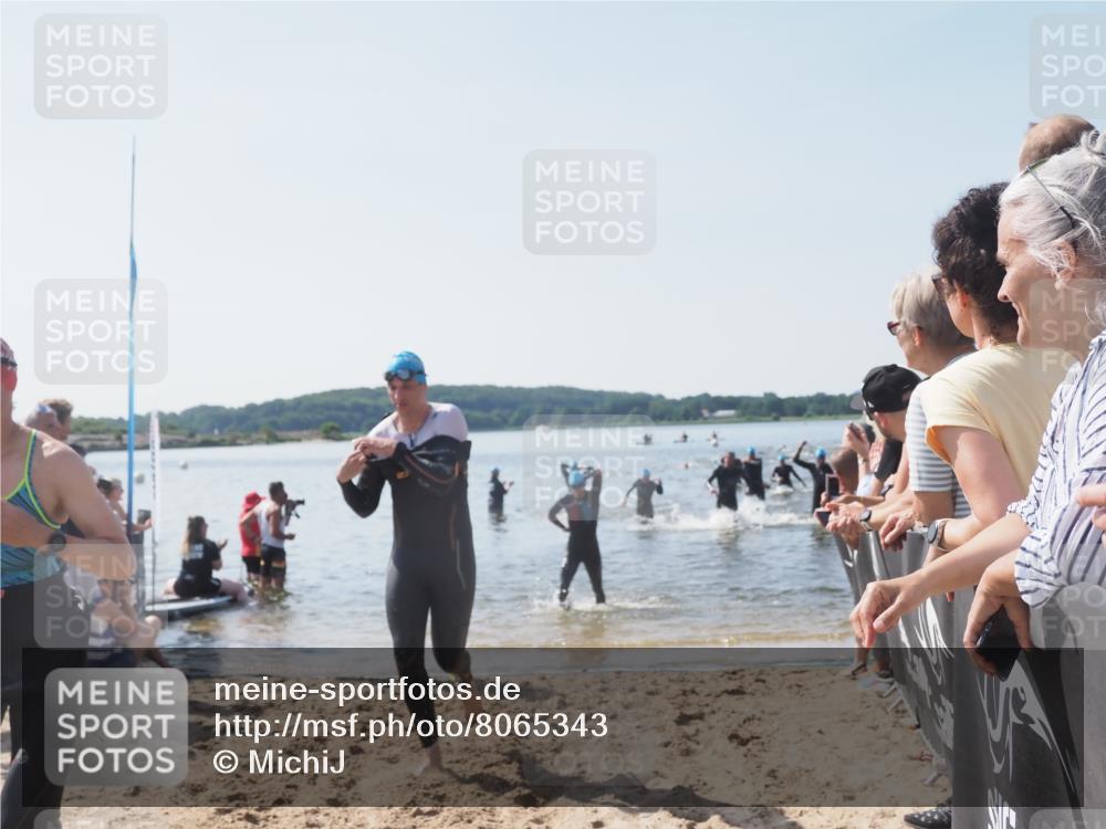 22.06.2025 - Viking Triathlon MichiJ http://msf.ph/oto/8065343 22.06.2025 10:30:58 Schwimmen 45, 162, 237, 347, 352, 444, 510, 549, 630 meine-sportfotos.de