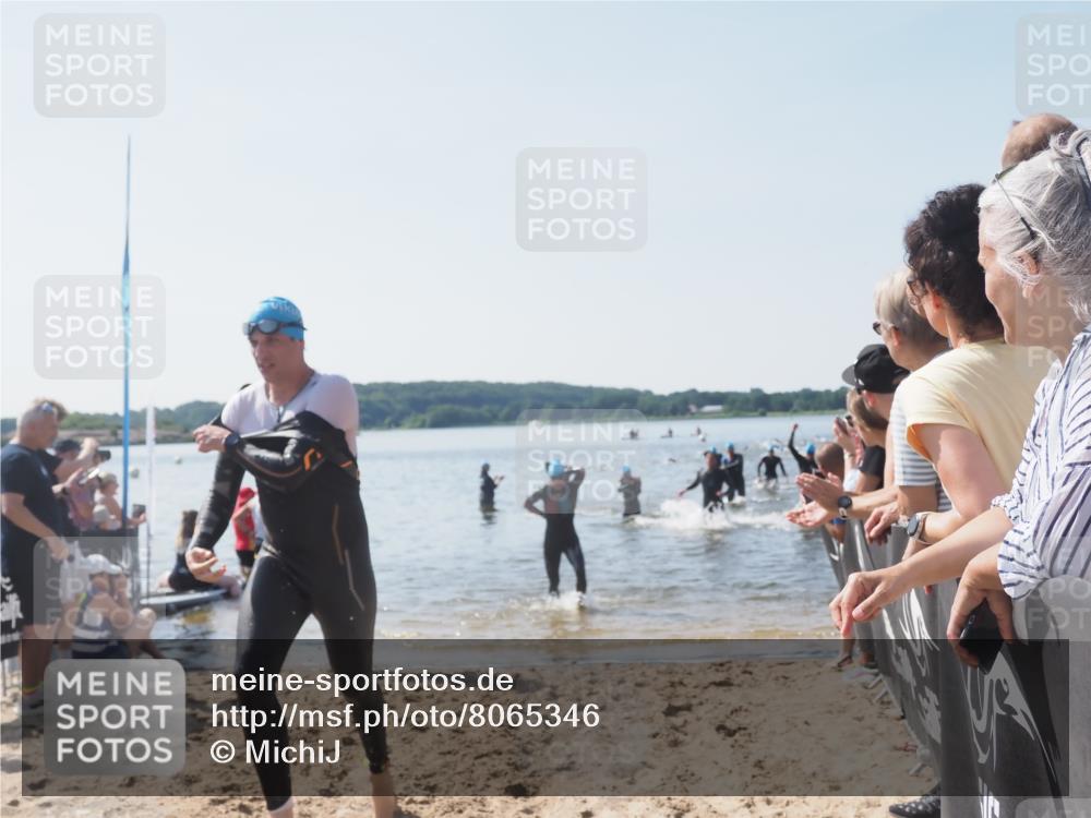 22.06.2025 - Viking Triathlon MichiJ http://msf.ph/oto/8065346 22.06.2025 10:30:59 Schwimmen 45, 162, 237, 347, 352, 444, 510, 549 meine-sportfotos.de