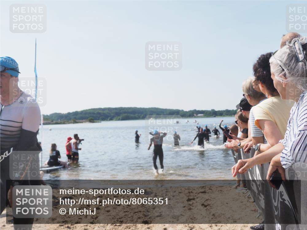 22.06.2025 - Viking Triathlon MichiJ http://msf.ph/oto/8065351 22.06.2025 10:30:59 Schwimmen 45, 162, 237, 347, 352, 444, 510, 549 meine-sportfotos.de