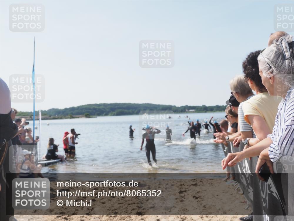 22.06.2025 - Viking Triathlon MichiJ http://msf.ph/oto/8065352 22.06.2025 10:30:59 Schwimmen 45, 162, 237, 347, 352, 444, 510, 549 meine-sportfotos.de