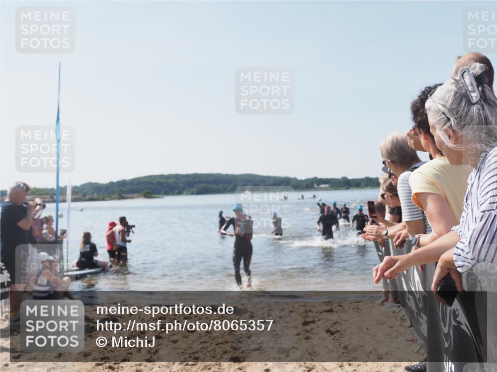 22.06.2025 - Viking Triathlon MichiJ http://msf.ph/oto/8065357 22.06.2025 10:31:00 Schwimmen 45, 162, 237, 330, 347, 352, 444, 510, 549 meine-sportfotos.de