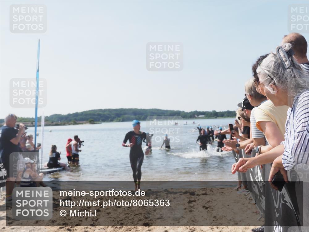 22.06.2025 - Viking Triathlon MichiJ http://msf.ph/oto/8065363 22.06.2025 10:31:01 Schwimmen 45, 162, 237, 330, 347, 352, 510, 549 meine-sportfotos.de