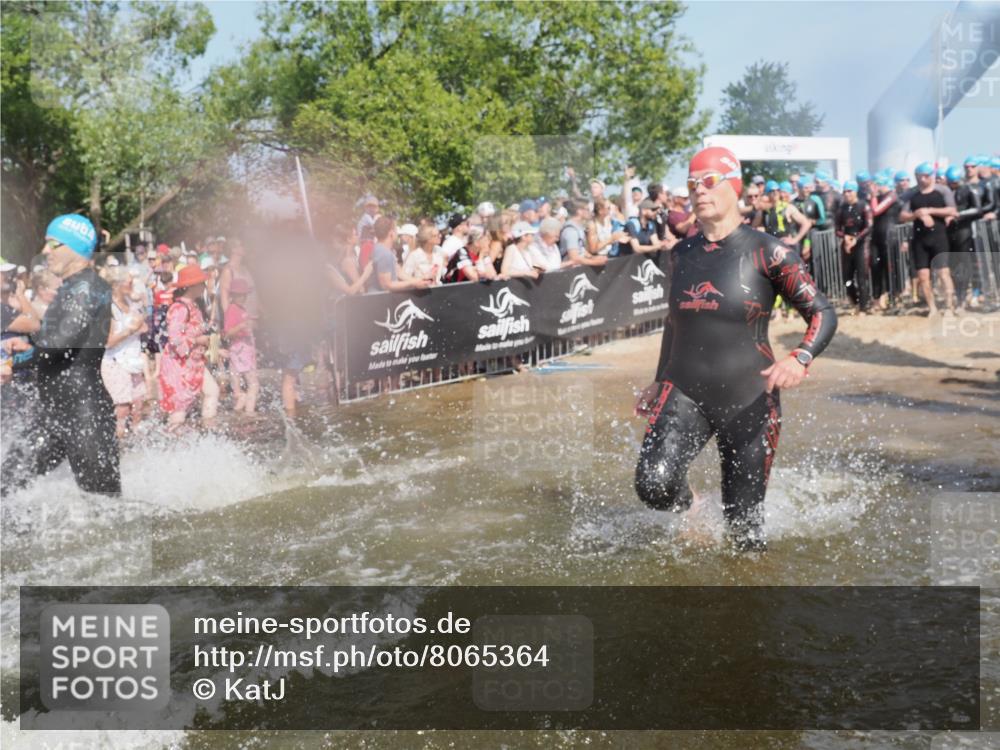 22.06.2025 - Viking Triathlon KatJ http://msf.ph/oto/8065364 22.06.2025 10:05:44 Schwimmen 65, 83, 135, 194, 211, 361, 379, 511, 517, 530, 553, 633, 653 meine-sportfotos.de