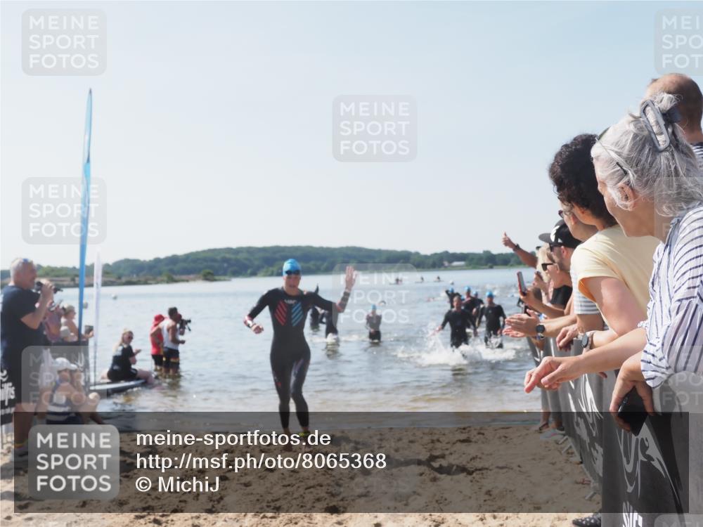 22.06.2025 - Viking Triathlon MichiJ http://msf.ph/oto/8065368 22.06.2025 10:31:01 Schwimmen 45, 162, 237, 330, 347, 352, 510, 549 meine-sportfotos.de