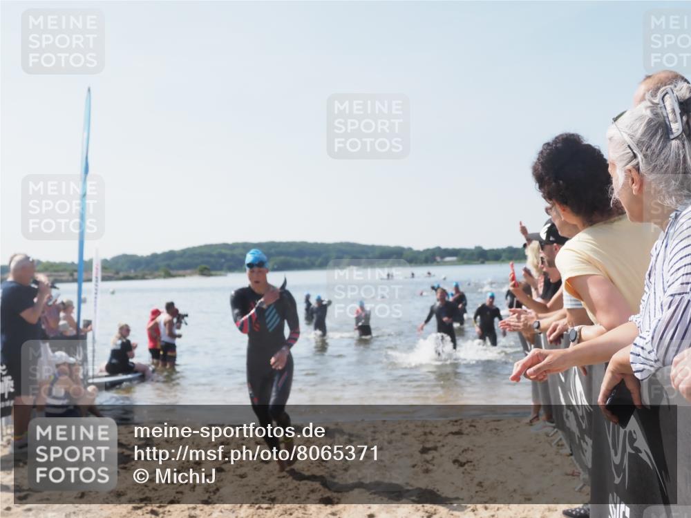 22.06.2025 - Viking Triathlon MichiJ http://msf.ph/oto/8065371 22.06.2025 10:31:02 Schwimmen 45, 162, 216, 237, 330, 347, 352, 510, 549 meine-sportfotos.de